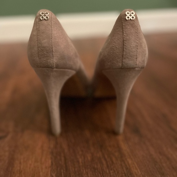 Women’s Coach Tan Suede Heels, Size 9 - Picture 3 of 7